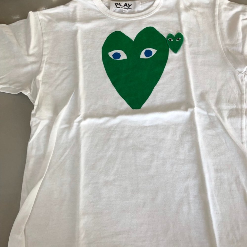 PLAY Comme des Garcons White T-shirt with patch